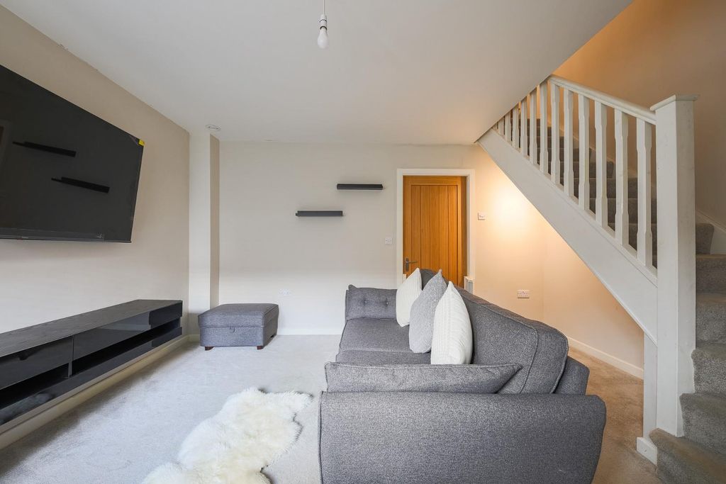 Property photo 2 of 21 Living Room