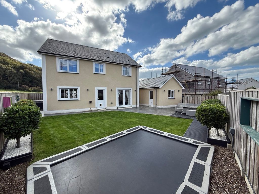 Property photo 2 of 43