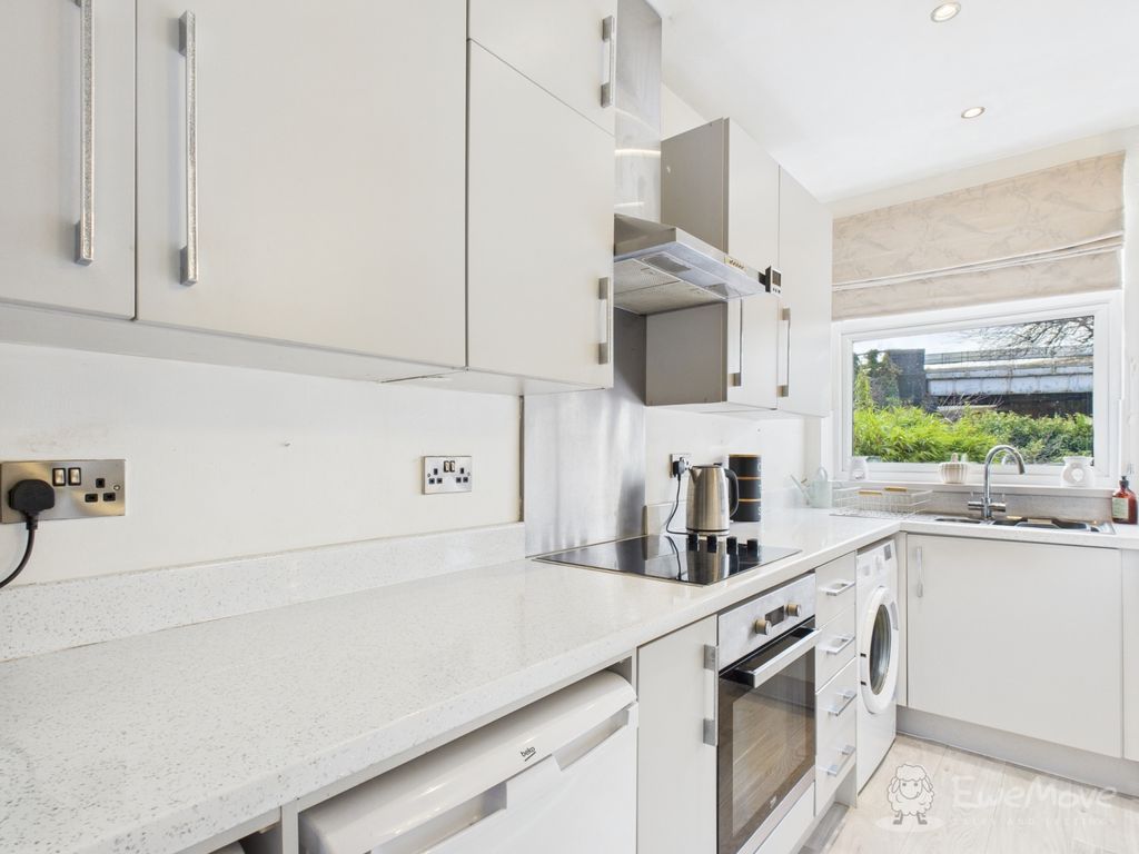 Property photo 3 of 12 Kitchen