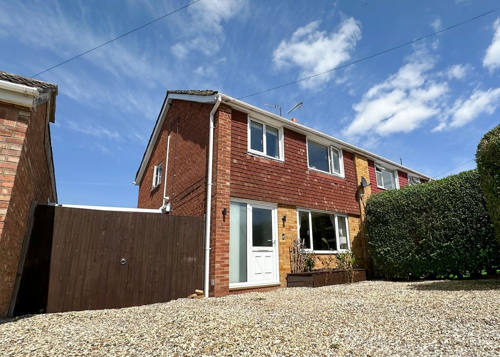 Property photo 1 of 11 3Â Bedroom Semi Detached For Sale