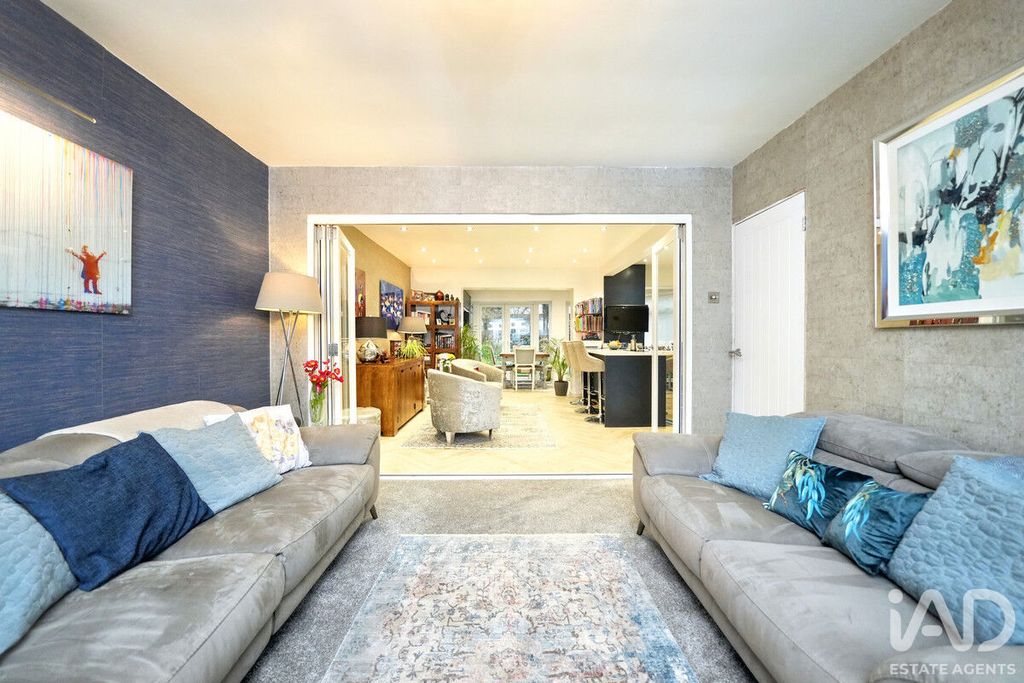 Property photo 3 of 36