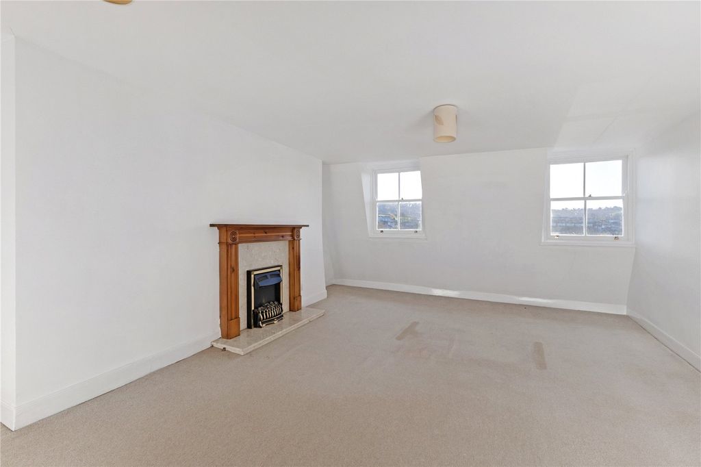 Property photo 3 of 14 Living / Dining Room