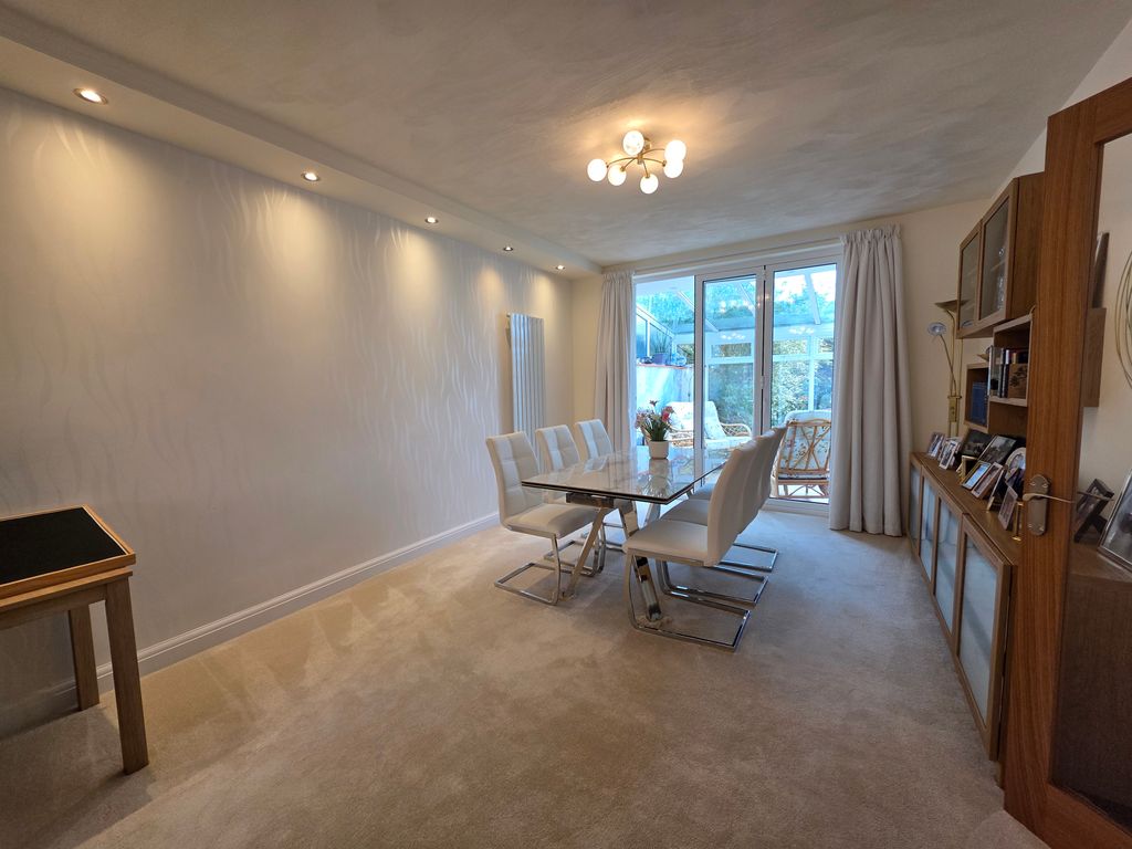 Property photo 2 of 33