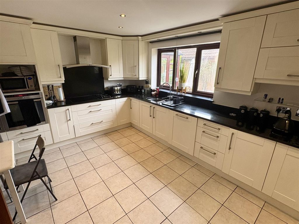 Property photo 3 of 14 3