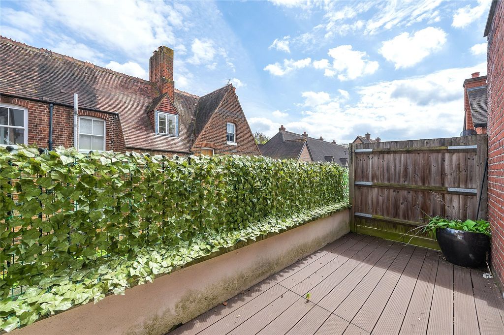 Property photo 3 of 9 Balcony