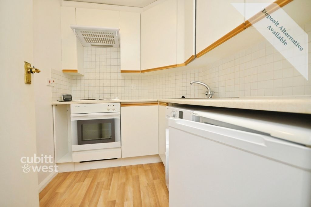 Property photo 3 of 7 Kitchen
