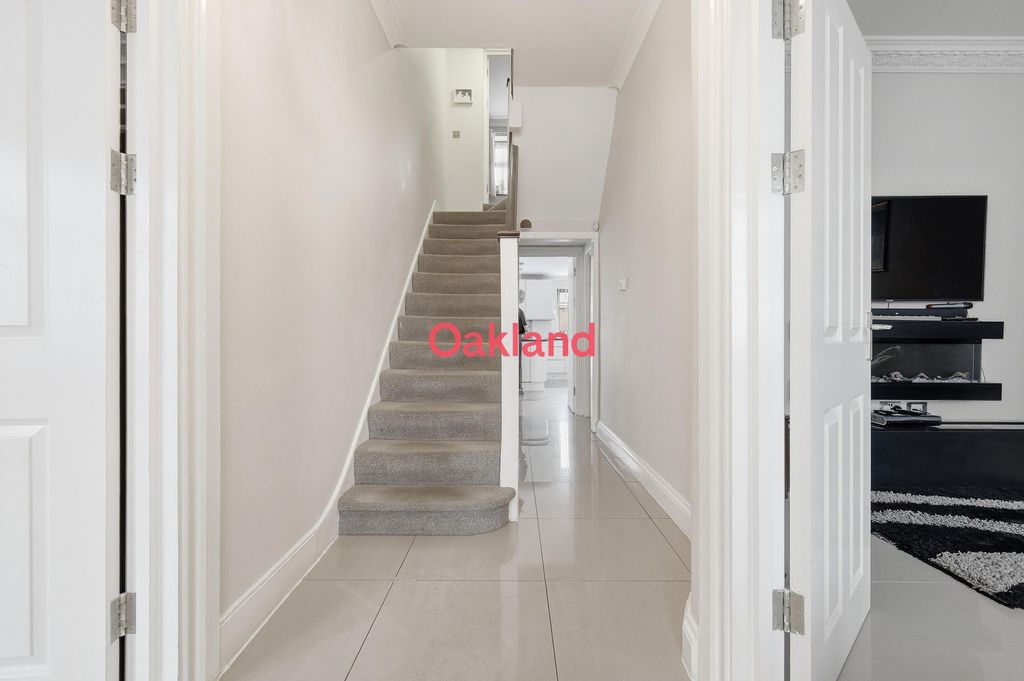 Property photo 2 of 36