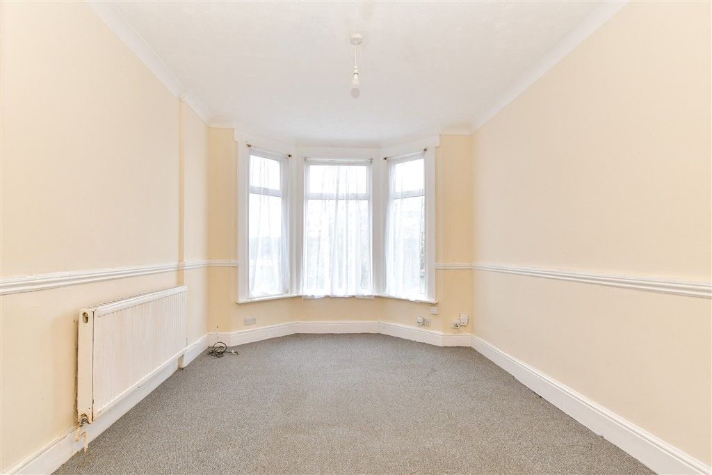 Property photo 3 of 11 Lounge