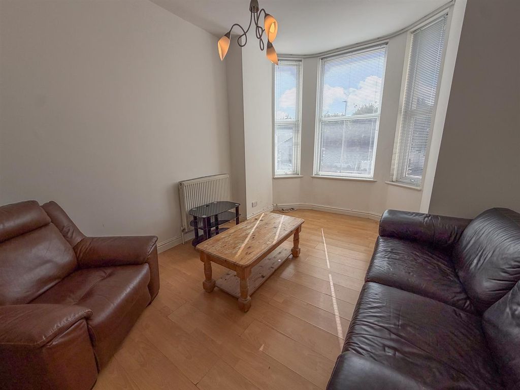 Property photo 2 of 8 1, 9 Belmont Terrace-7.Jpg