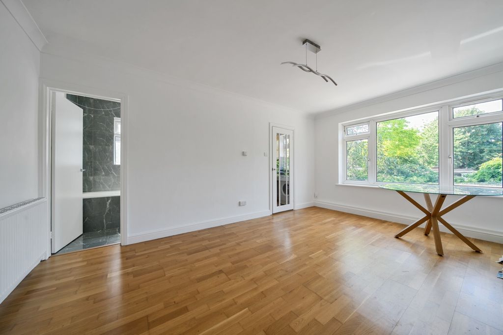 Property photo 1 of 11 1336365-11-689350...