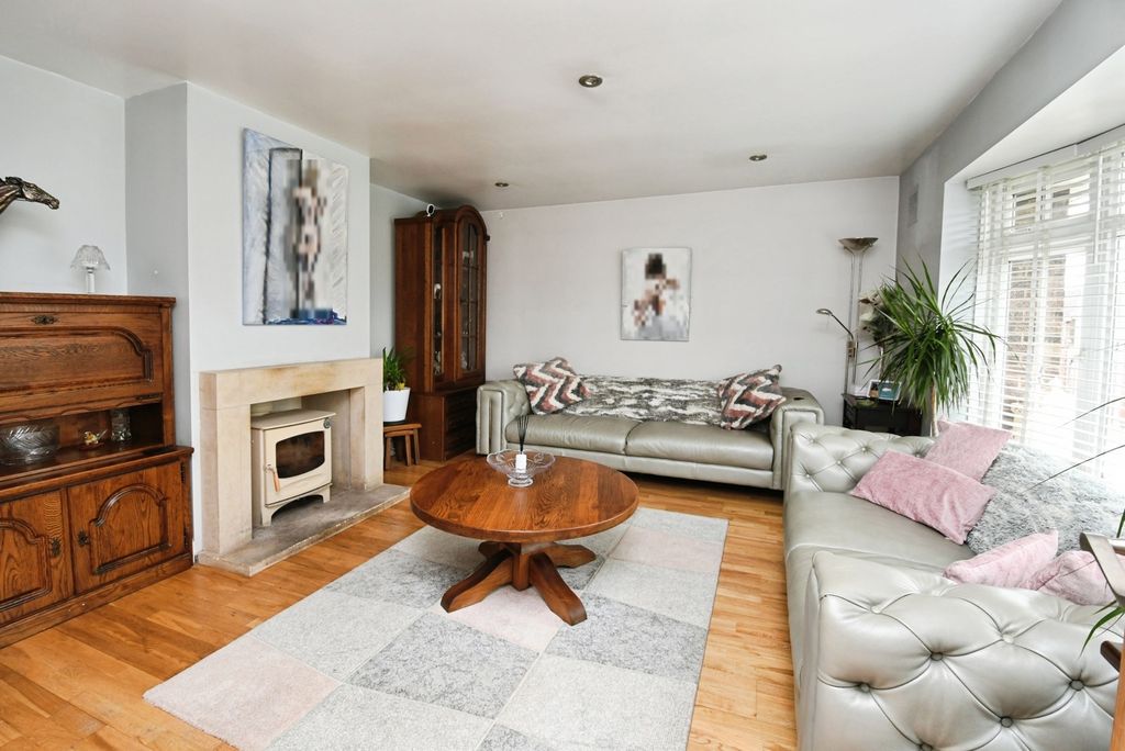 Property photo 2 of 17 Photo