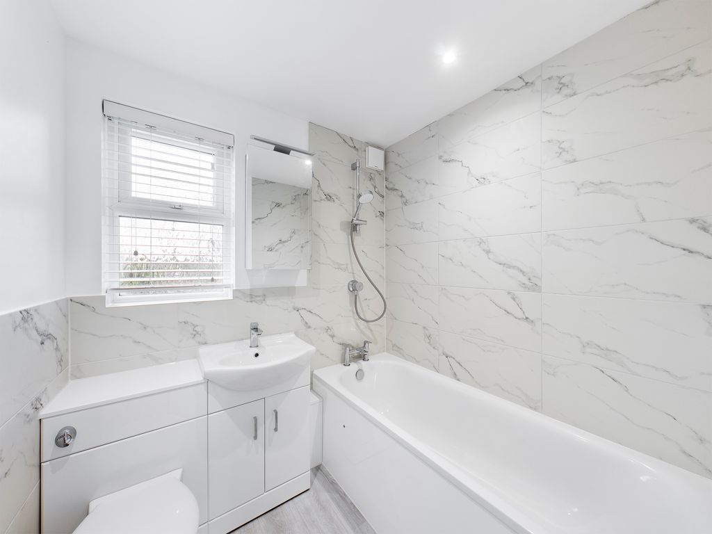 Property photo 3 of 6 Cam00227P1-Pr0482-Still01