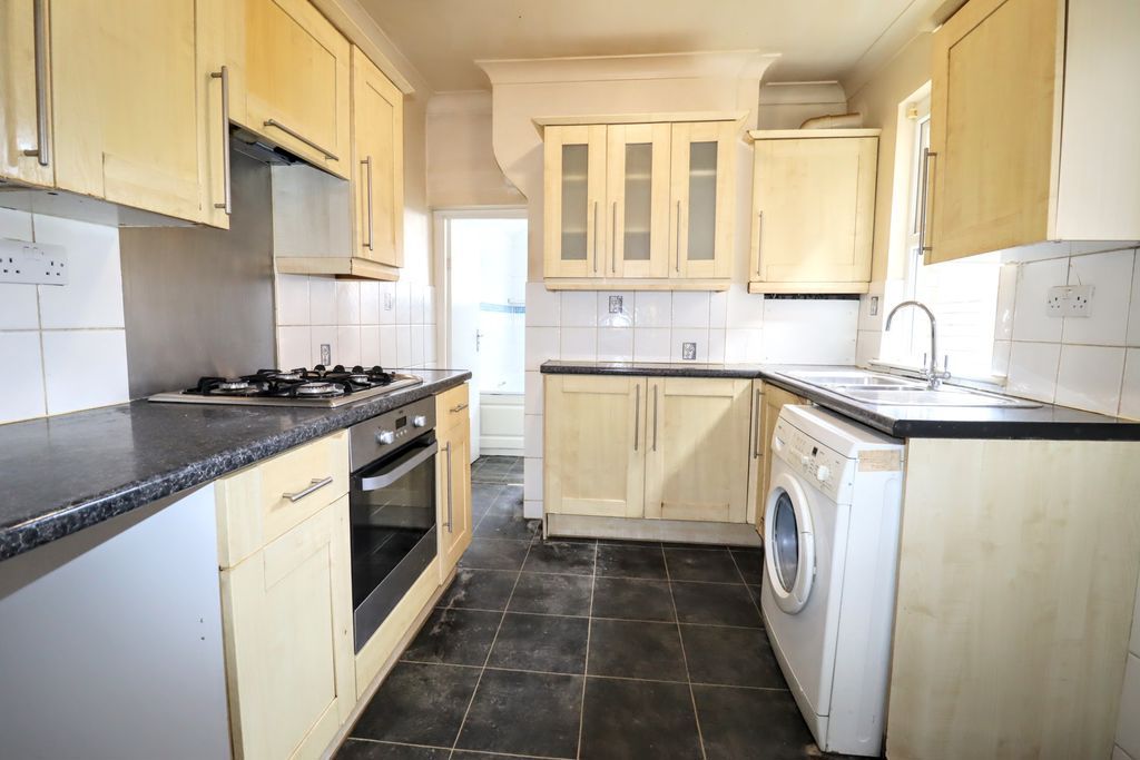 Property photo 2 of 9 Kitchen