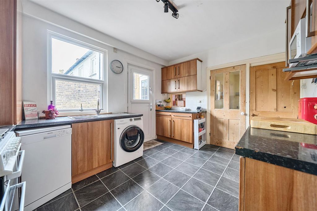 Property photo 3 of 25 1333705-5-688Baef3E92d3.Jpg