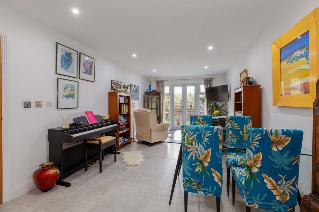 Property photo 3 of 20