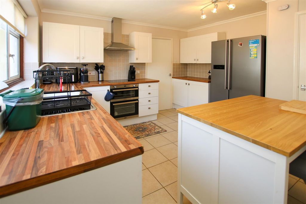 Property photo 2 of 17 Kitchen 2.Jpg