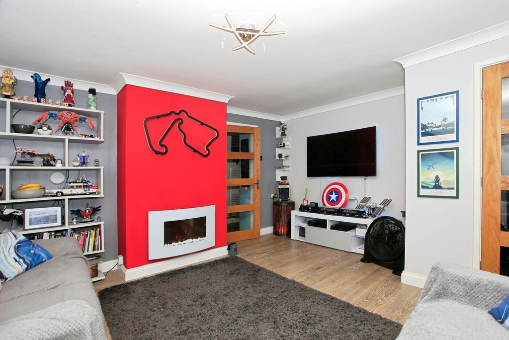 Property photo 2 of 17 Photo