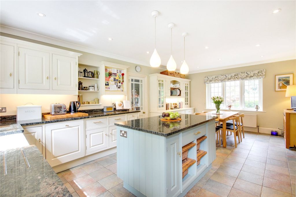 Property photo 3 of 15 Kitchen/Breakfast Rm
