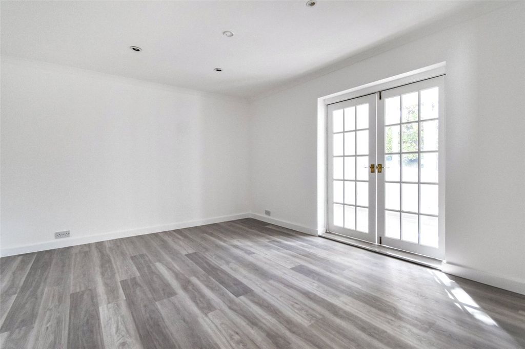 Property photo 3 of 12 Picture No. 12