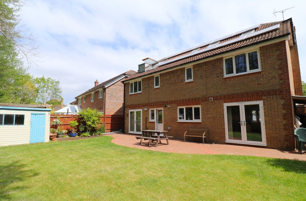 Property photo 2 of 26