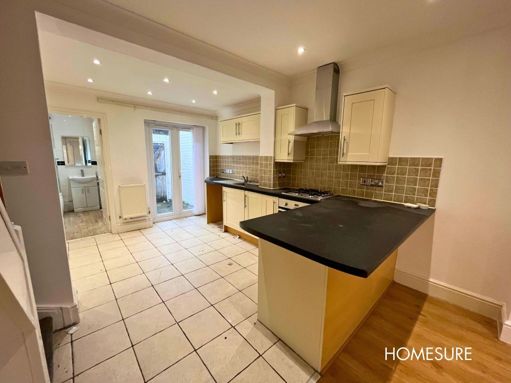 Property photo 3 of 9 Kitchen