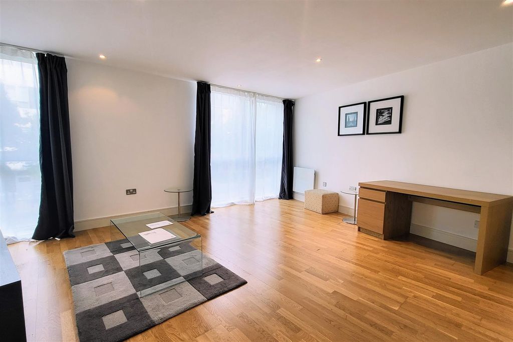 Property photo 3 of 10 Living / Dining Area