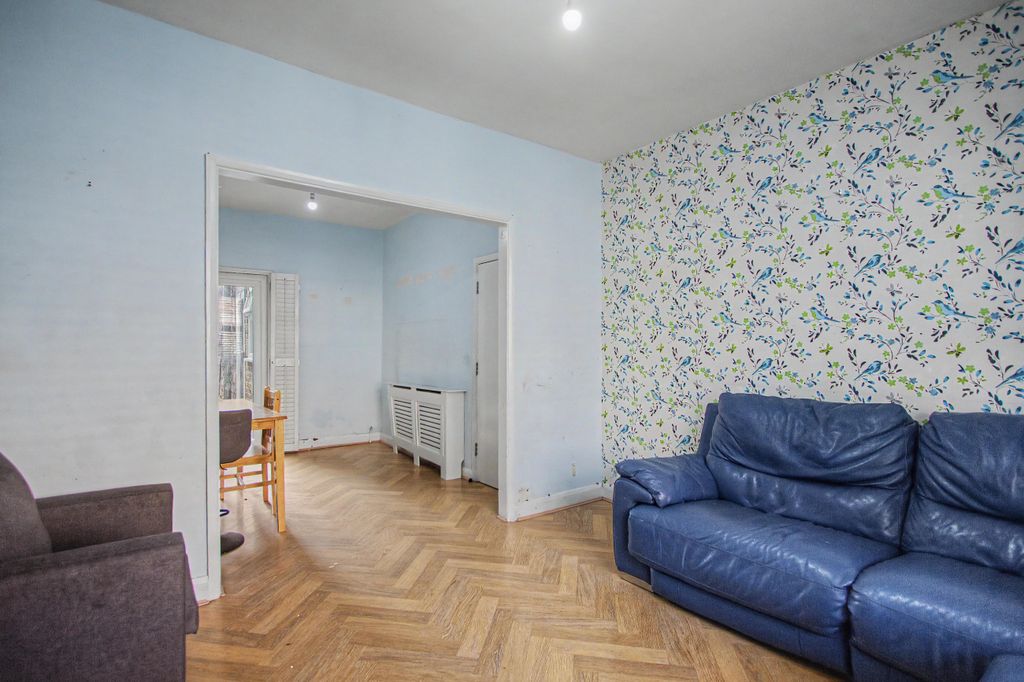 Property photo 3 of 18 25 Norman Grove, Bow, London, E3 5Eg