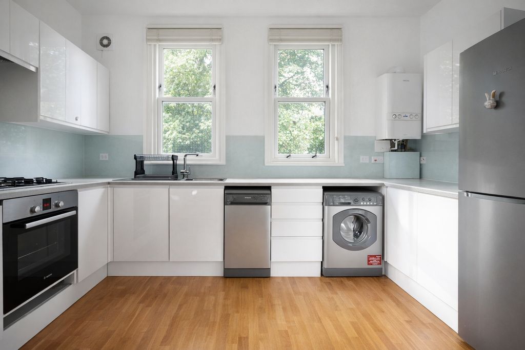 Property photo 3 of 6 Kitchen