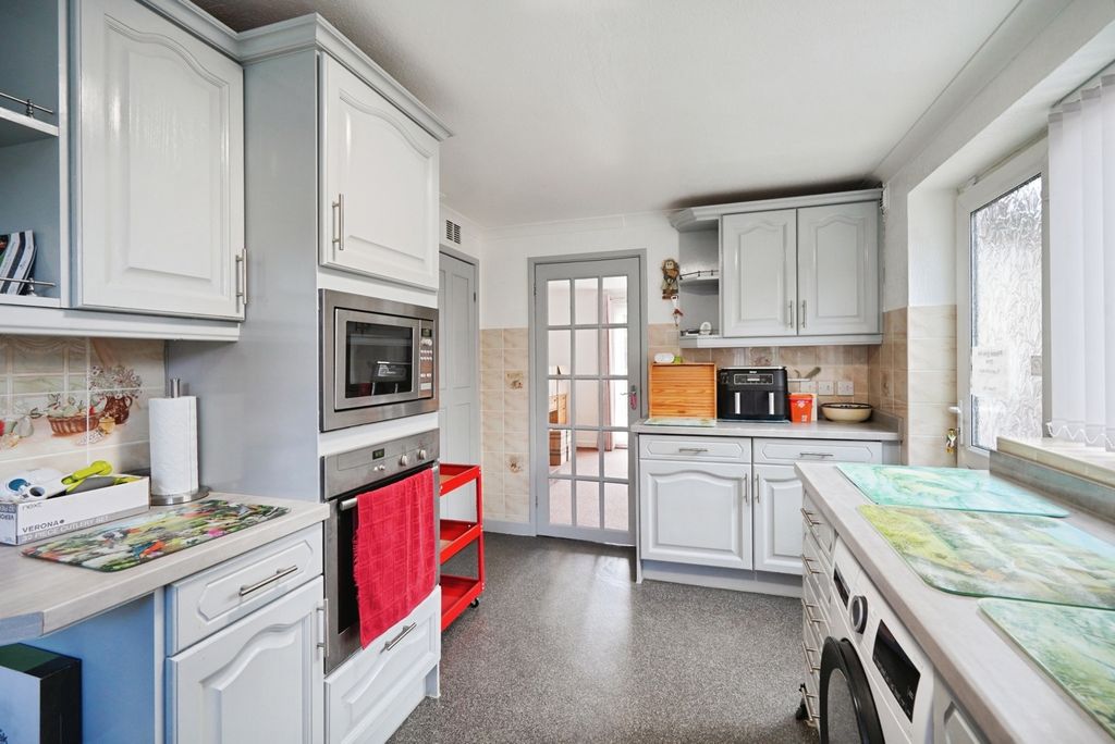 Property photo 2 of 17 Photo