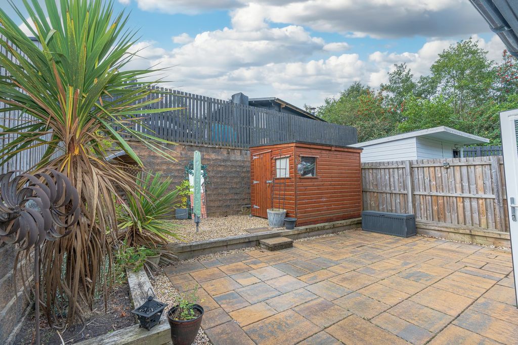 Property photo 2 of 21