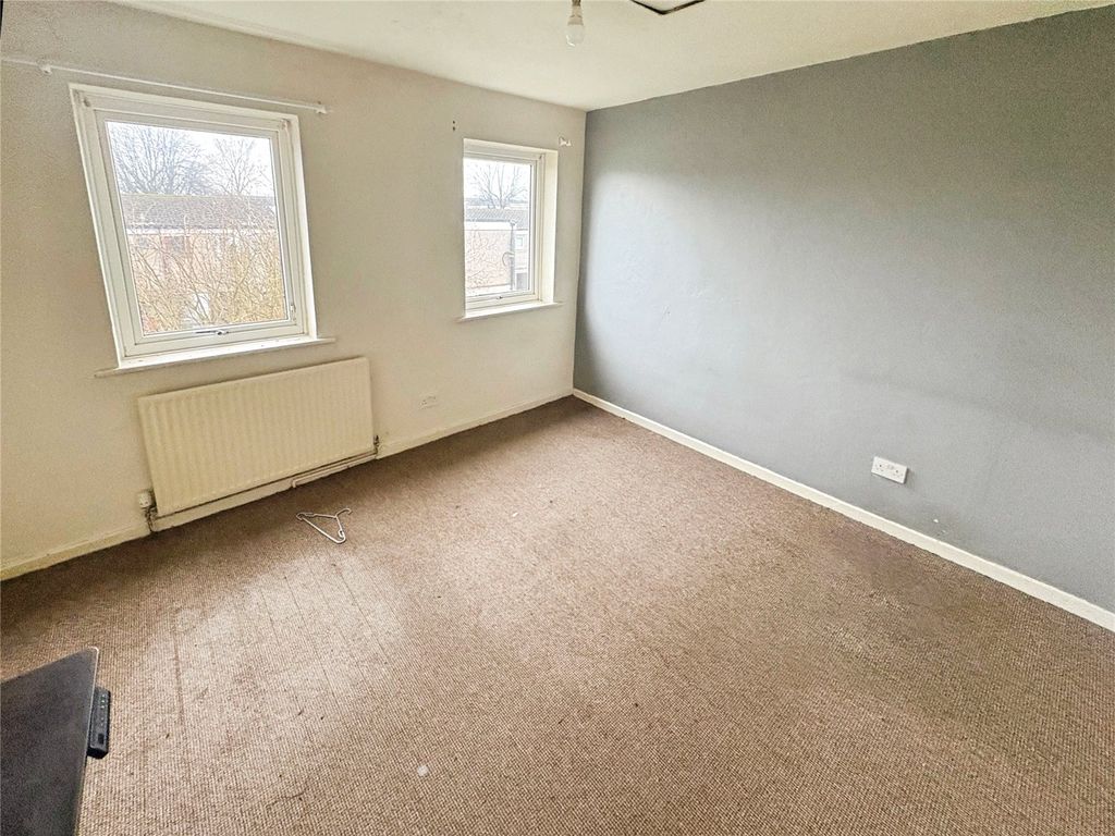 Property photo 2 of 15 Bedroom