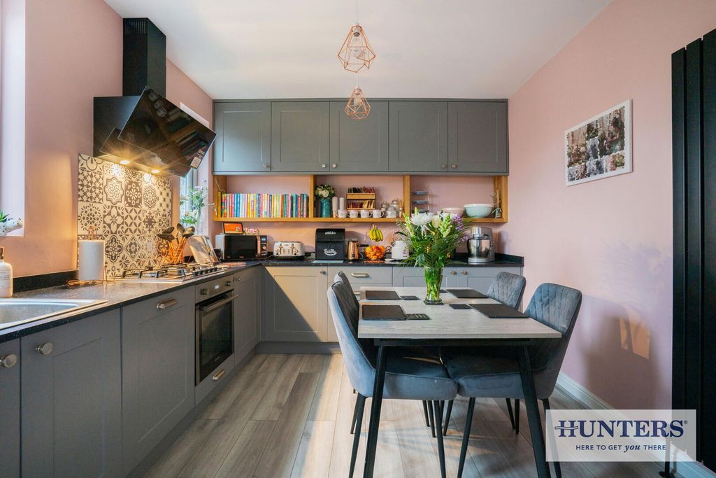 Property photo 2 of 19 Kitchen