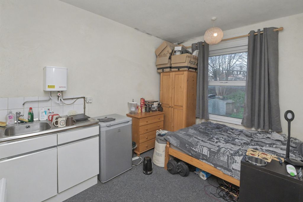 Property photo 3 of 20 337 Selsdon Road, South Croydon, Cr2 6Pt