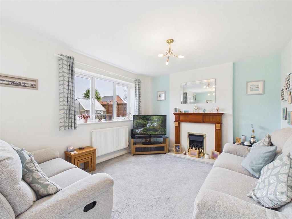 Property photo 3 of 25 Lounge/Dining Room