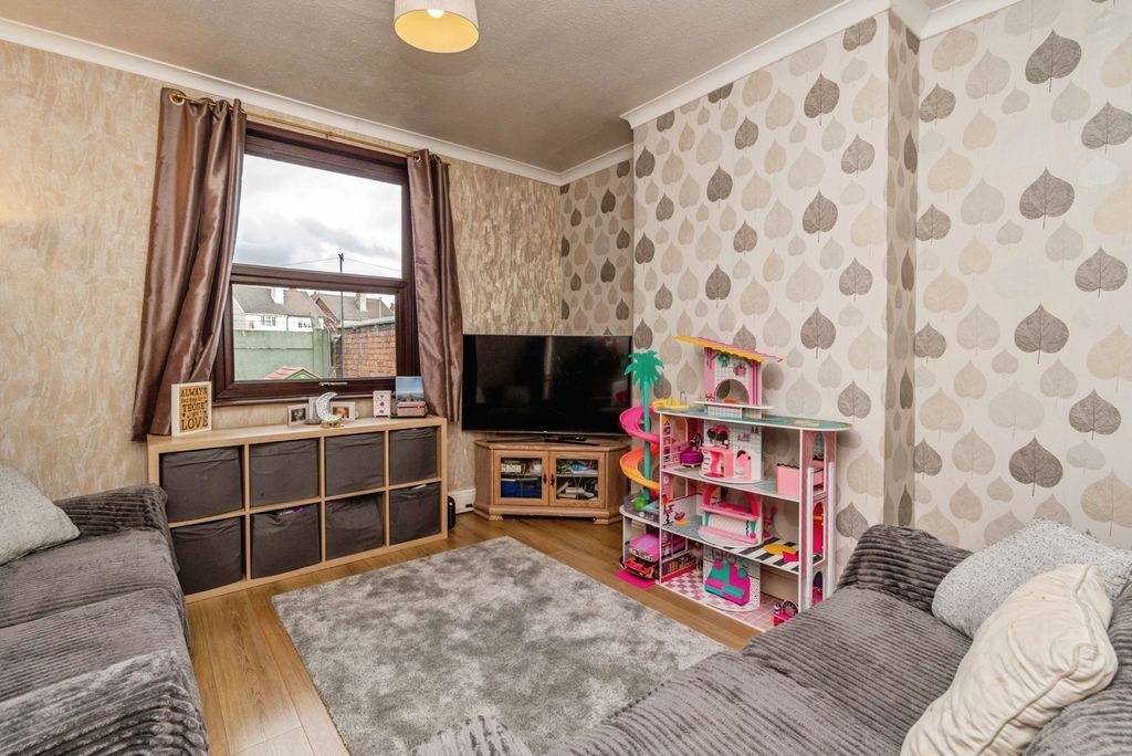 Property photo 3 of 19 Pbox-Img.Jpg