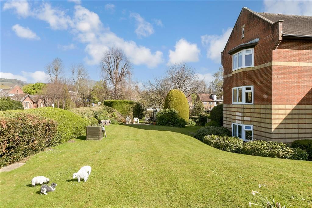 Property photo 1 of 16 Communal Gardens