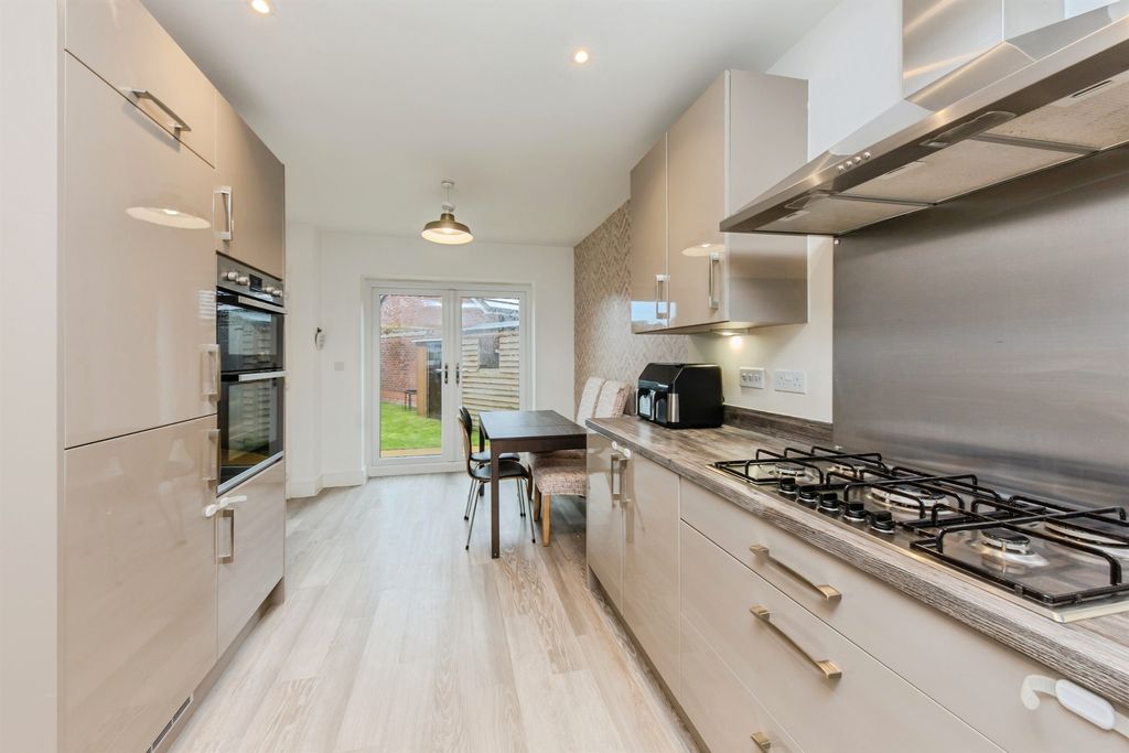 Property photo 2 of 20 Kitchen Diner: