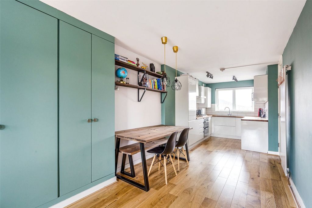 Property photo 1 of 13 Mabley Street, E9
