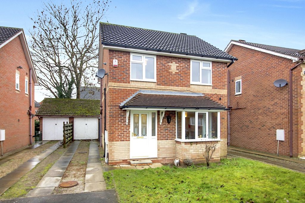 Property photo 1 of 18 23 Stephenson - Front