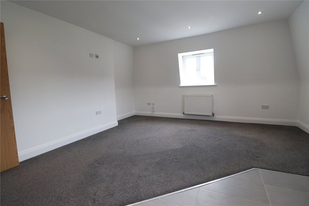 Property photo 2 of 9 Living Area