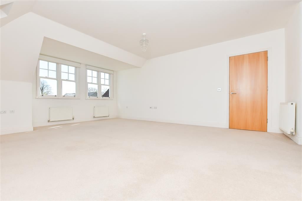 Property photo 1 of 11 Lounge