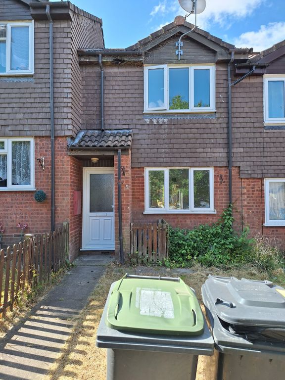 Property photo 1 of 6 2 Bedroom Mid Terraced