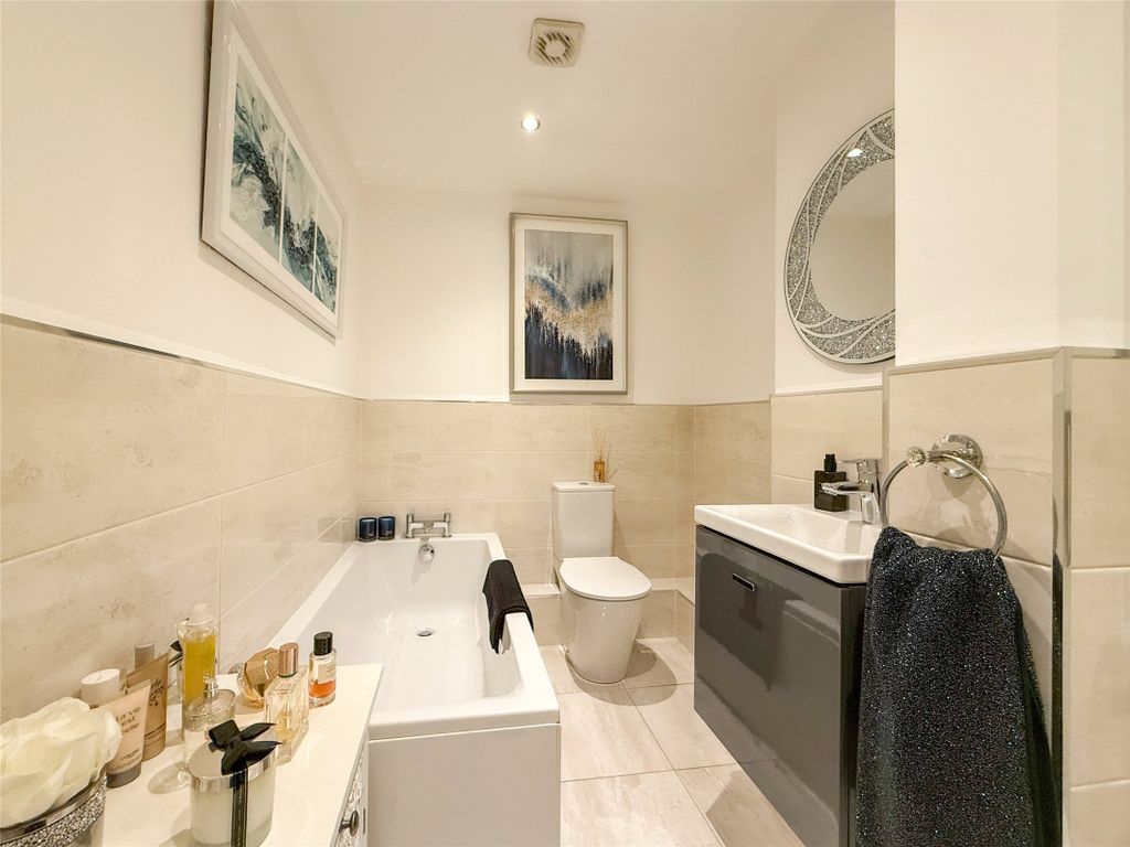 Property photo 3 of 22 Bathroom