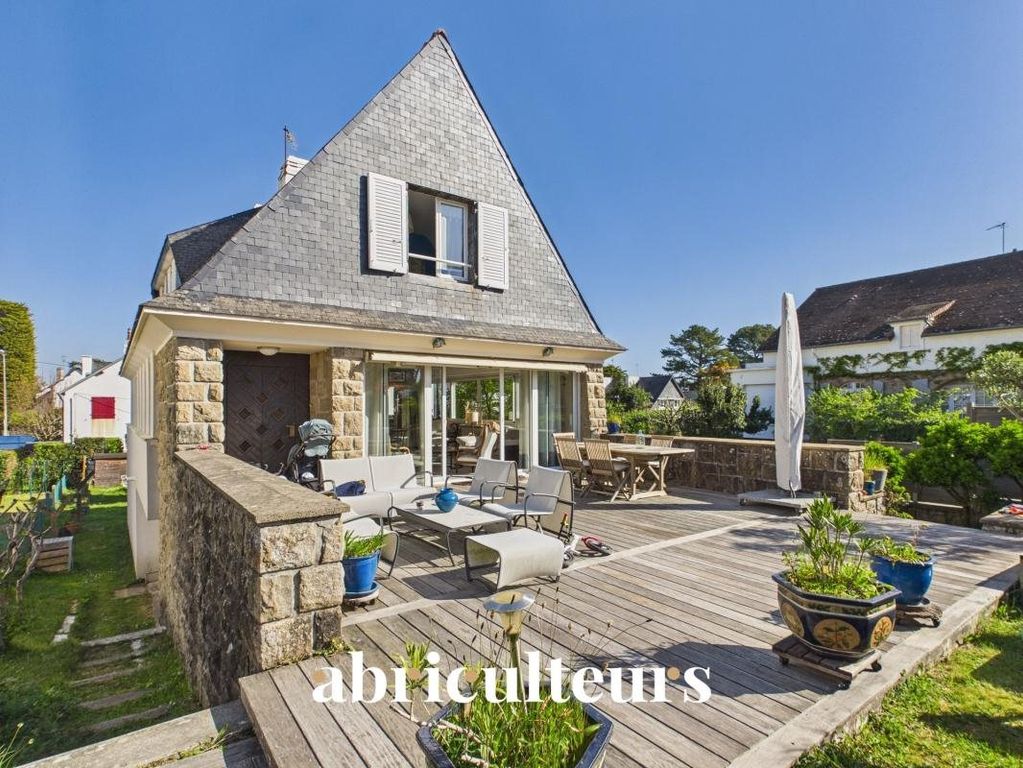 Property photo 1 of 19 Splendid Family Villa 80 m From The Grand Beach – 205 m² – 8 Bedrooms – Landscaped Garden, Terrace And Large Garage – Carnac Plage