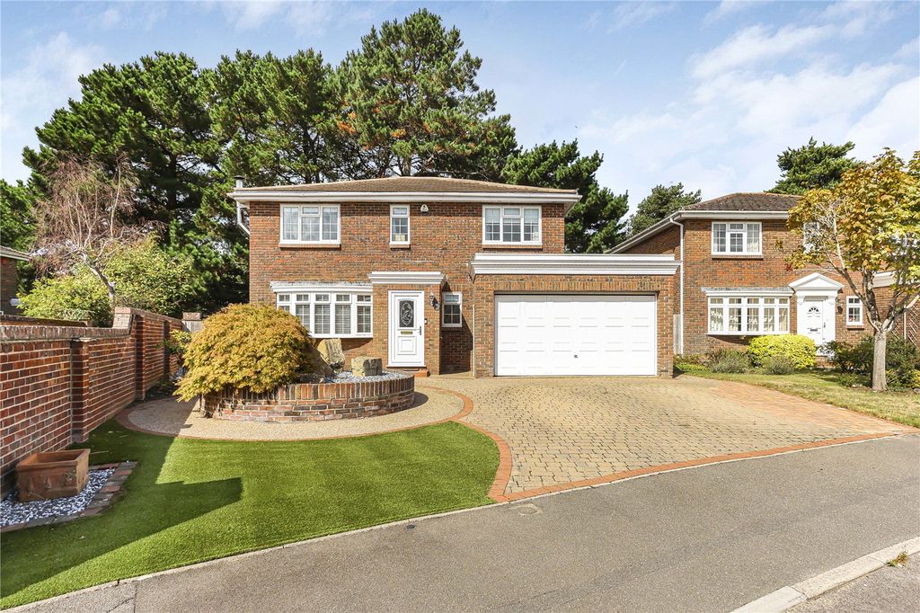 Property photo 1 of 22 Sandringham Gardens