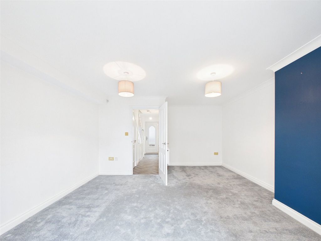 Property photo 3 of 18 Picture No. 02