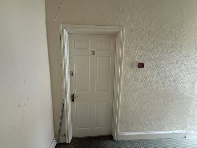 Property photo 2 of 10 Door