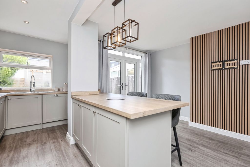 Property photo 2 of 21 Pbox-Img.Jpg