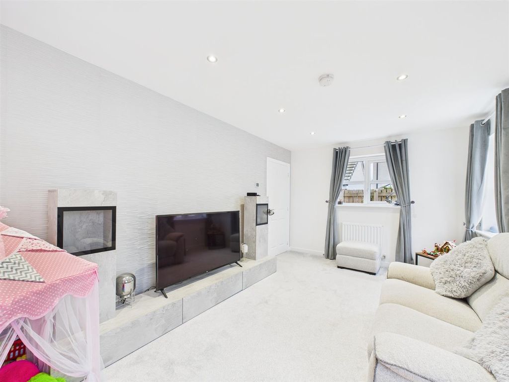 Property photo 2 of 16 Cam01486G0-Pr0961-Still012.Jpg