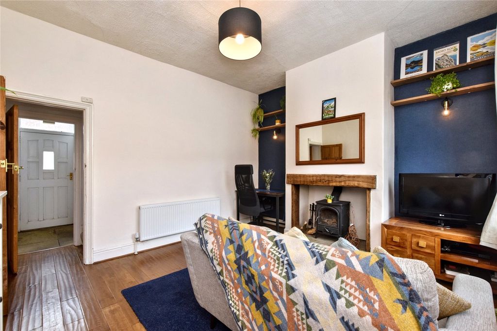 Property photo 2 of 23 Picture No. 15